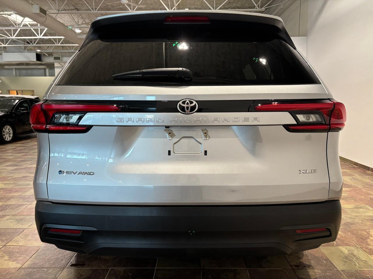 2024 Toyota Grand Highlander XLE Photo