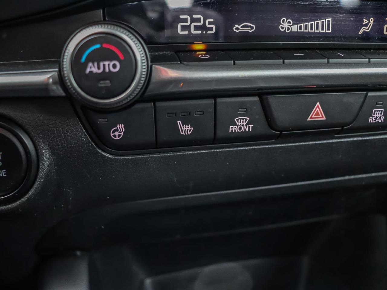 2023 Mazda MAZDA3 AWD HATCHBACK LOW LOW KM  1 OWNER CLEAN CARFAX Photo