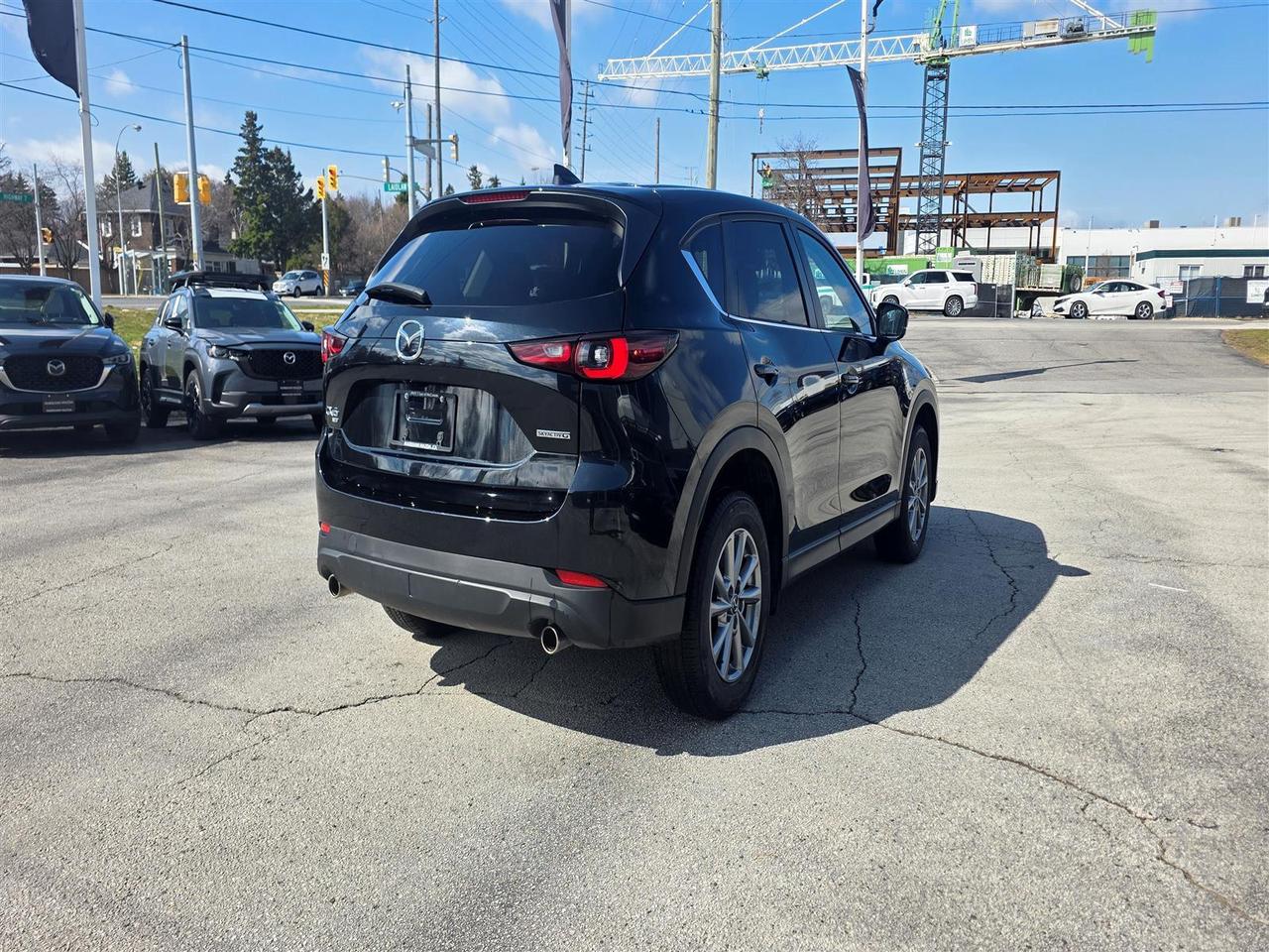 2023 Mazda CX-5 Gs awd new Photo3