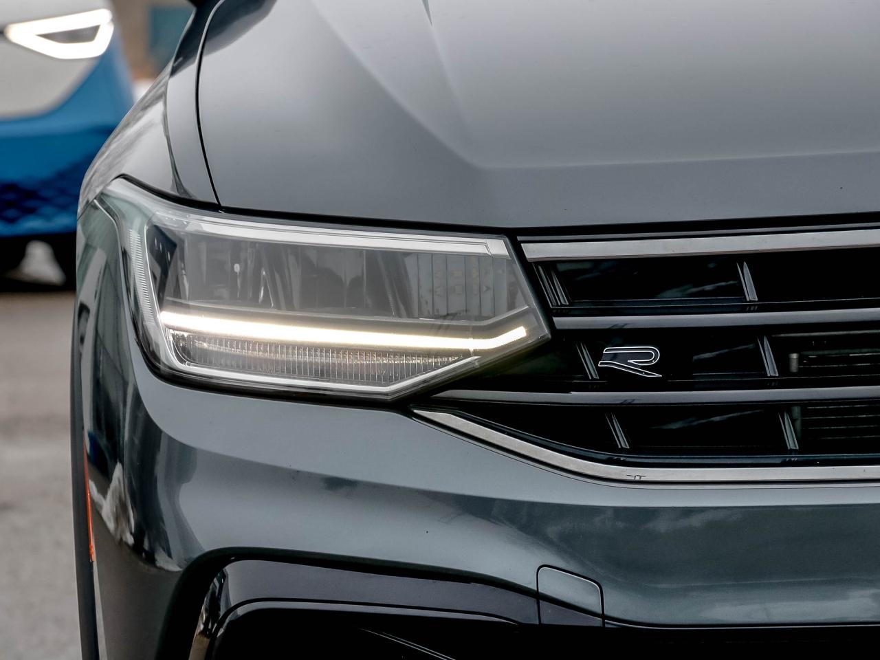 2022 Volkswagen Tiguan Comfortline R-Line Black Edition 4MOTION Photo2