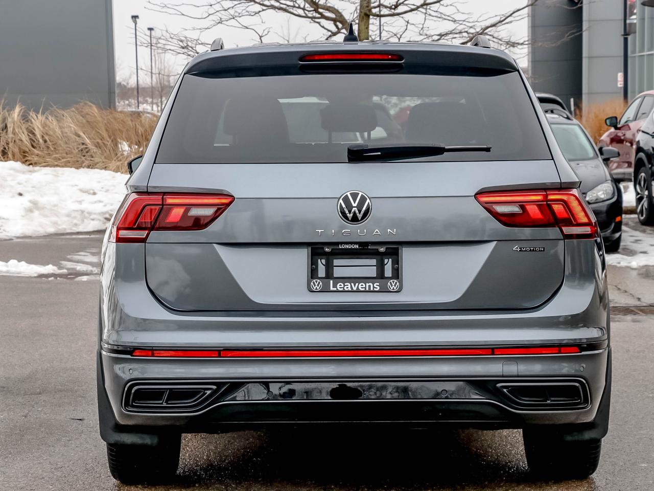 2022 Volkswagen Tiguan Comfortline R-Line Black Edition 4MOTION Photo4