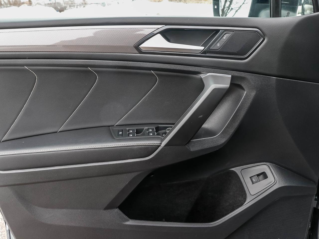 2022 Volkswagen Tiguan Comfortline R-Line Black Edition 4MOTION Photo