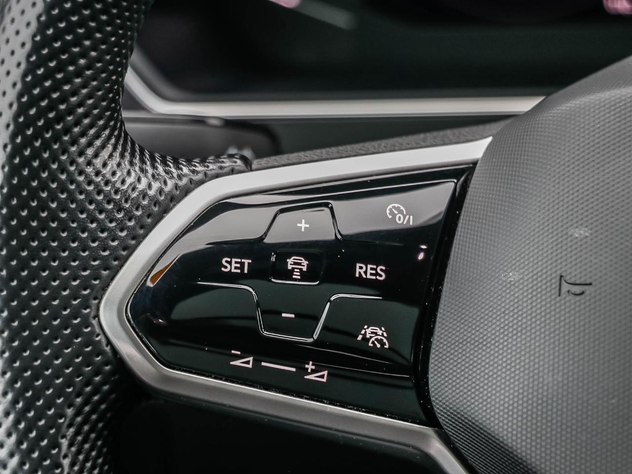 2022 Volkswagen Tiguan Comfortline R-Line Black Edition 4MOTION Photo