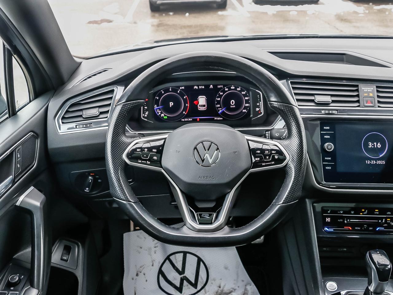 2022 Volkswagen Tiguan Comfortline R-Line Black Edition 4MOTION Photo