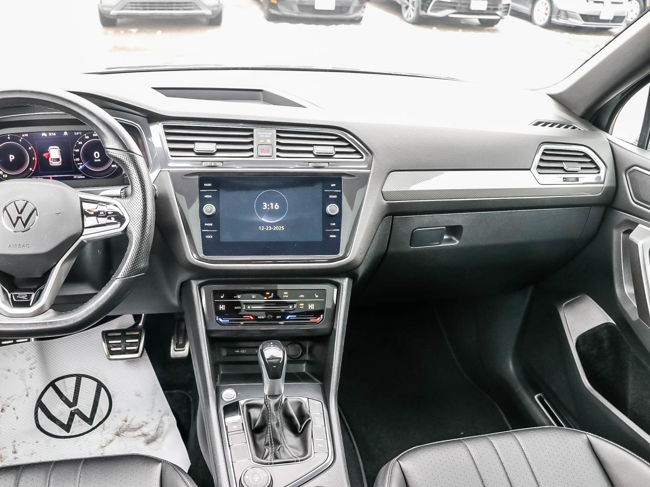 2022 Volkswagen Tiguan Comfortline R-Line Black Edition 4MOTION Photo