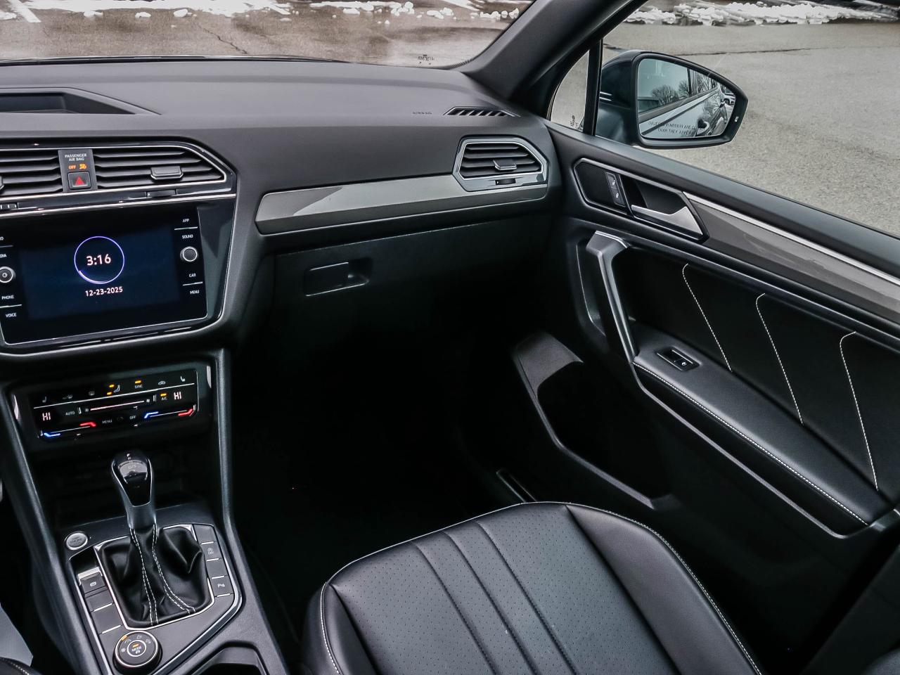 2022 Volkswagen Tiguan Comfortline R-Line Black Edition 4MOTION Photo