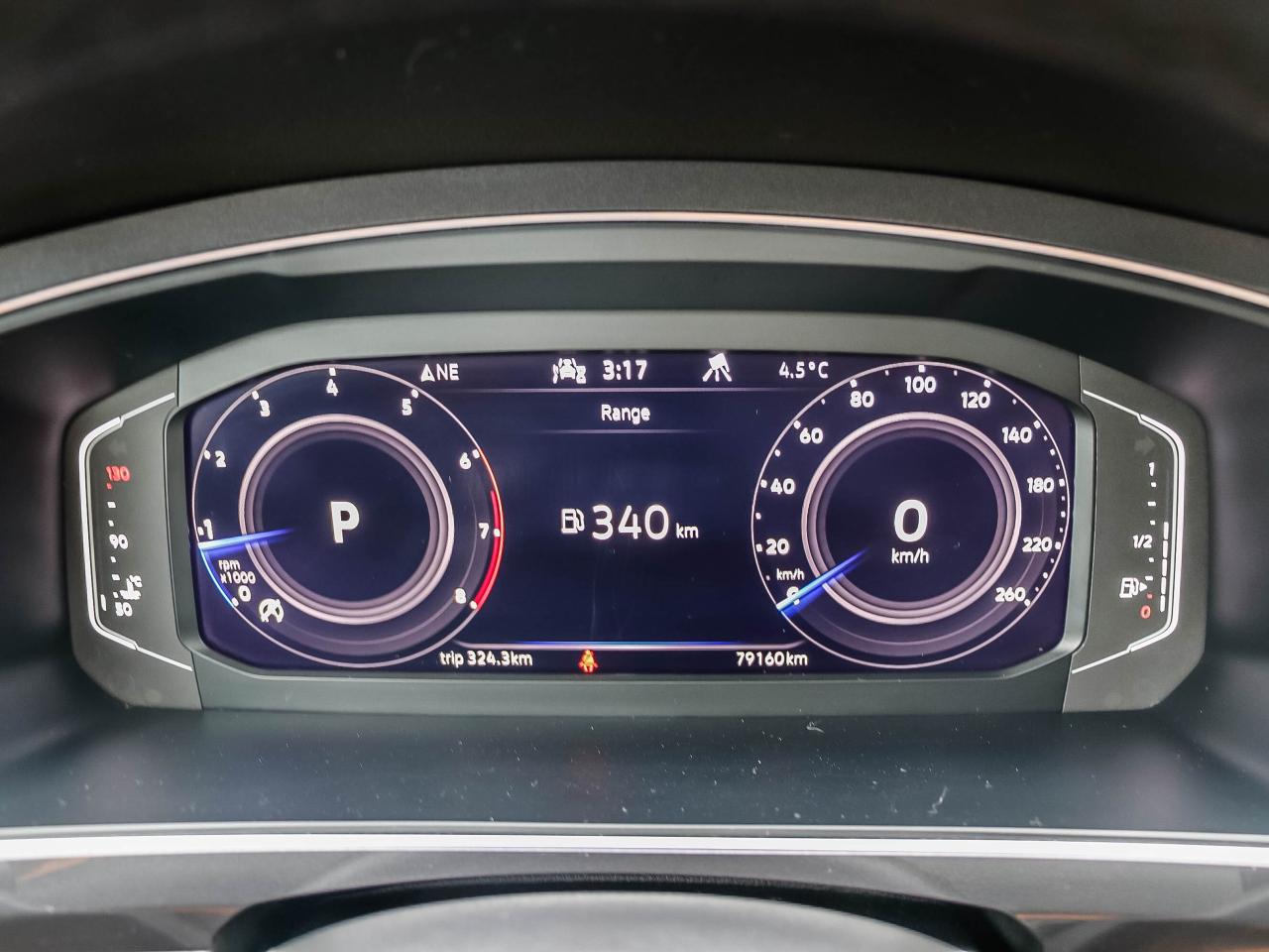 2022 Volkswagen Tiguan Comfortline R-Line Black Edition 4MOTION Photo