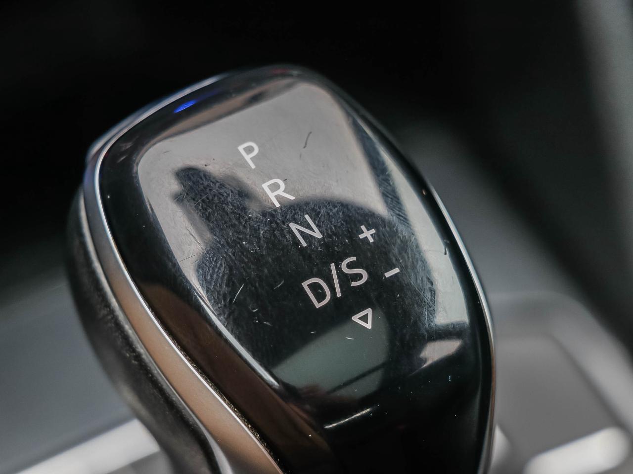 2022 Volkswagen Tiguan Comfortline R-Line Black Edition 4MOTION Photo