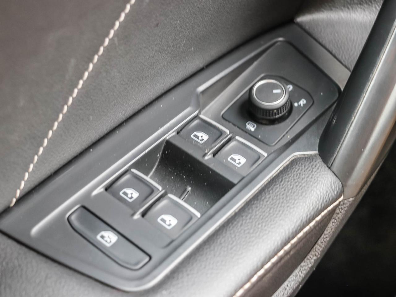 2022 Volkswagen Tiguan Comfortline R-Line Black Edition 4MOTION Photo