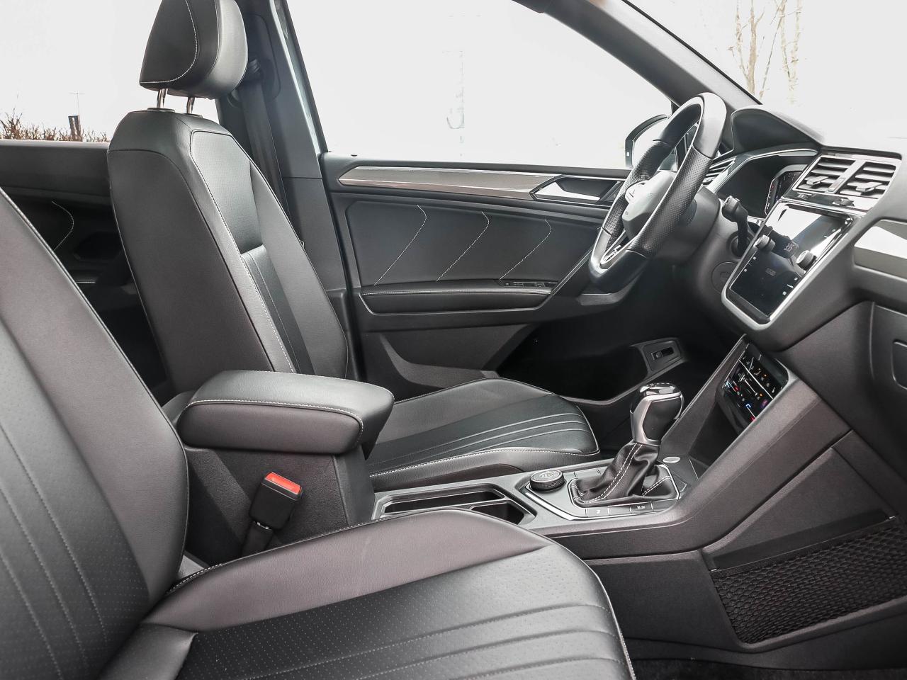 2022 Volkswagen Tiguan Comfortline R-Line Black Edition 4MOTION Photo