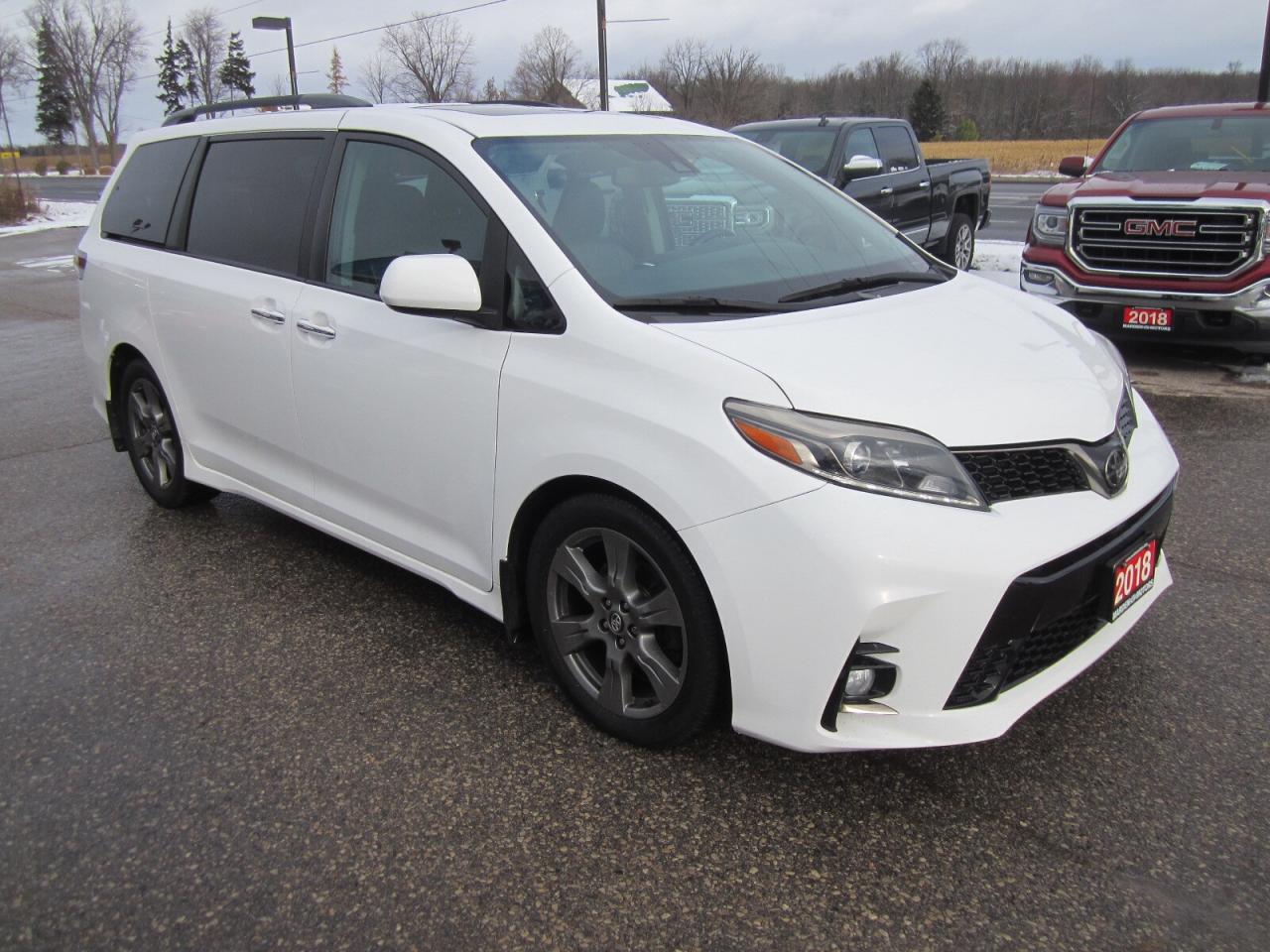 2018 Toyota Sienna SE 8-Passenger FWD 1 OWNER NO ACCIDENTS Photo