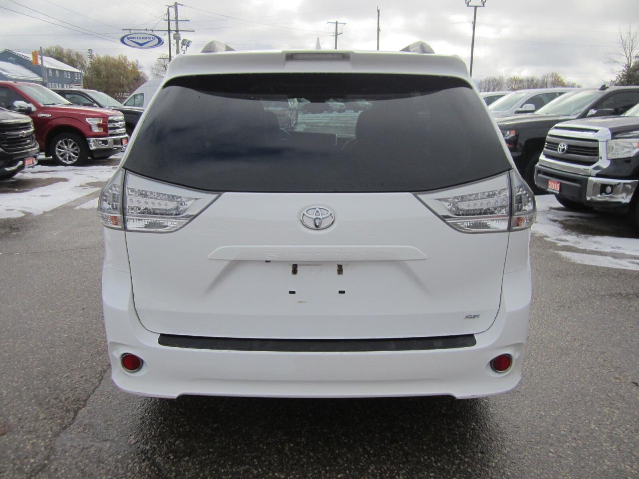 2018 Toyota Sienna SE 8-Passenger FWD 1 OWNER NO ACCIDENTS Photo