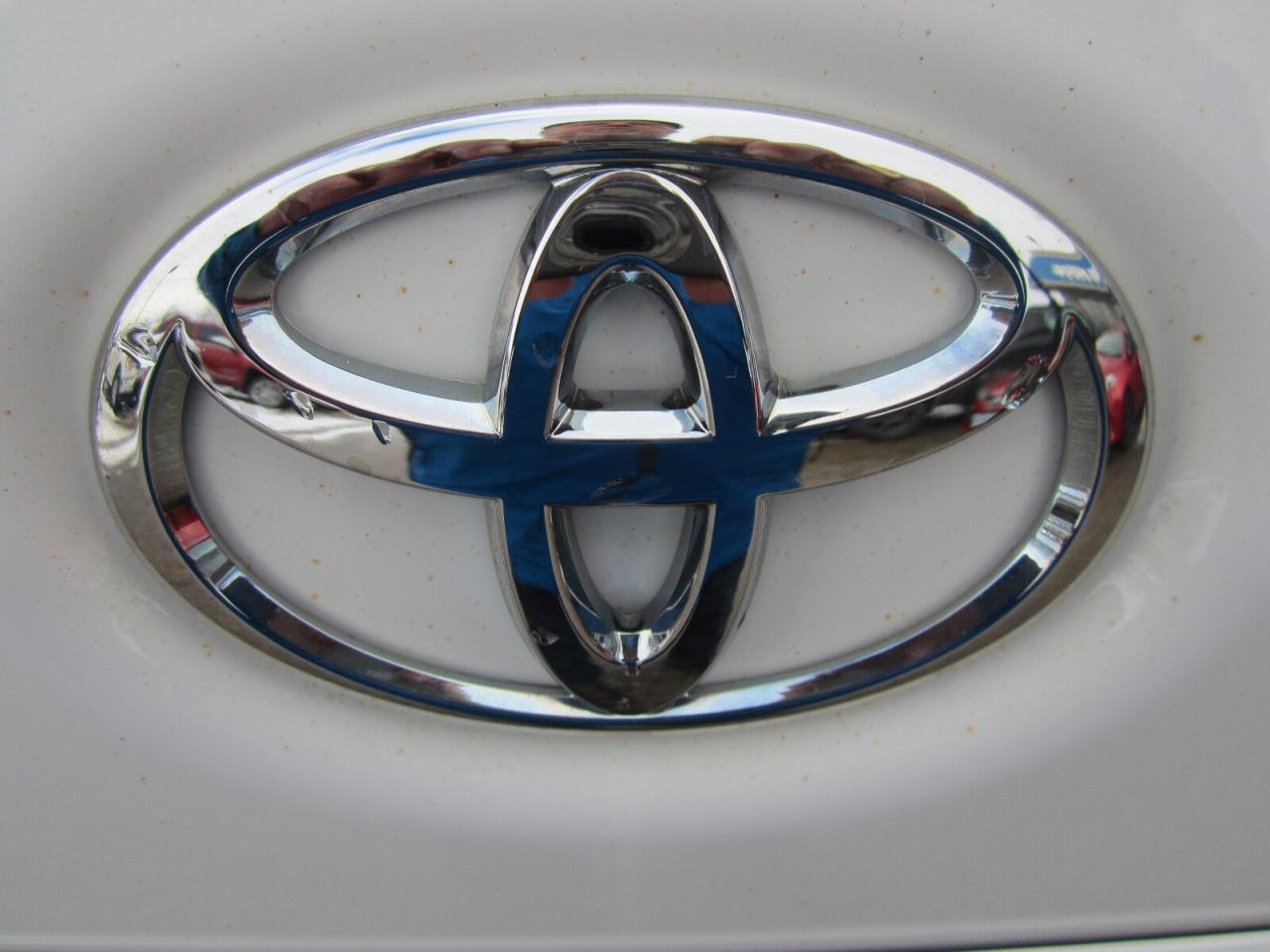 2018 Toyota Sienna SE 8-Passenger FWD 1 OWNER NO ACCIDENTS Photo