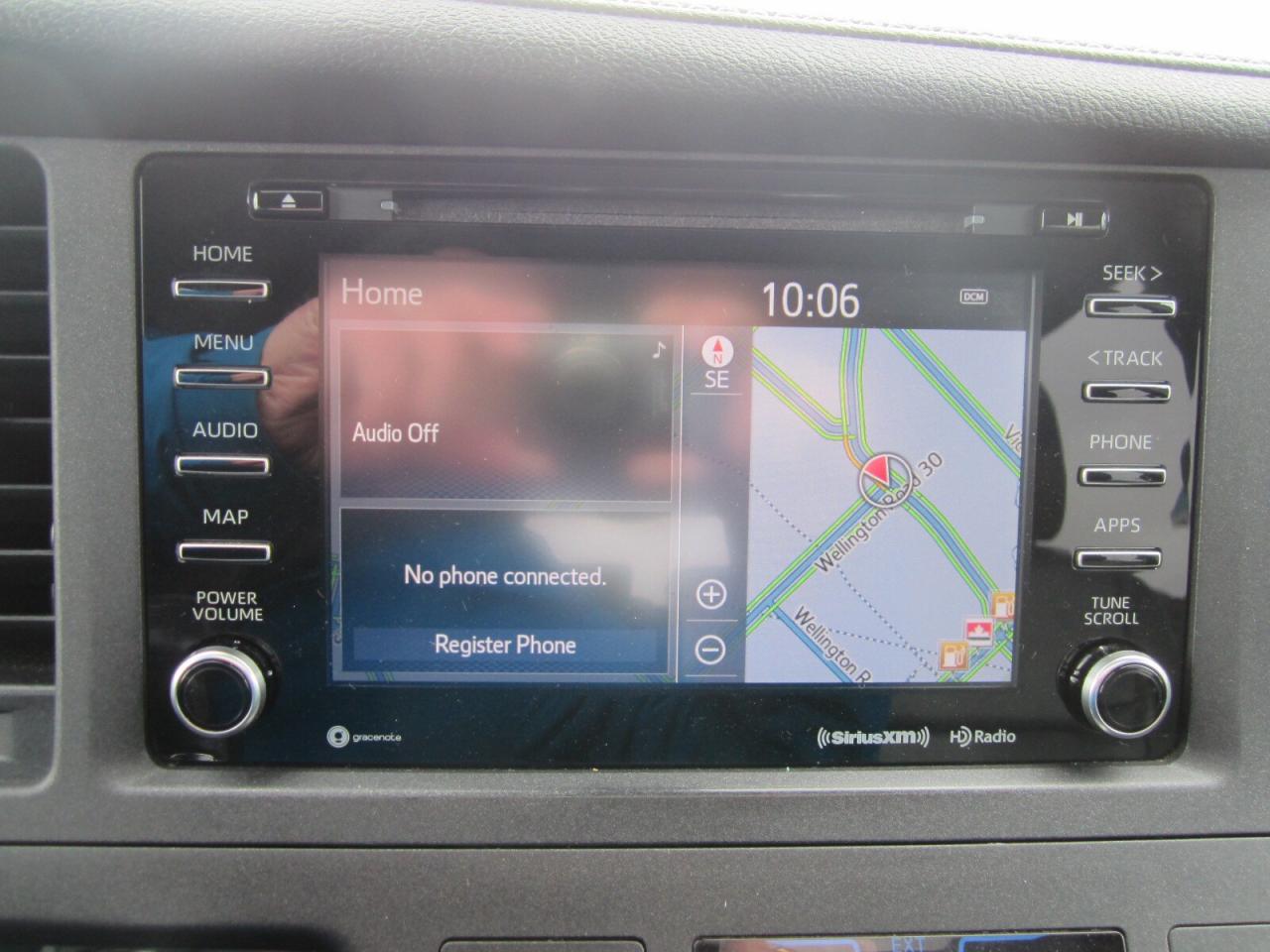 2018 Toyota Sienna SE 8-Passenger FWD 1 OWNER NO ACCIDENTS Photo