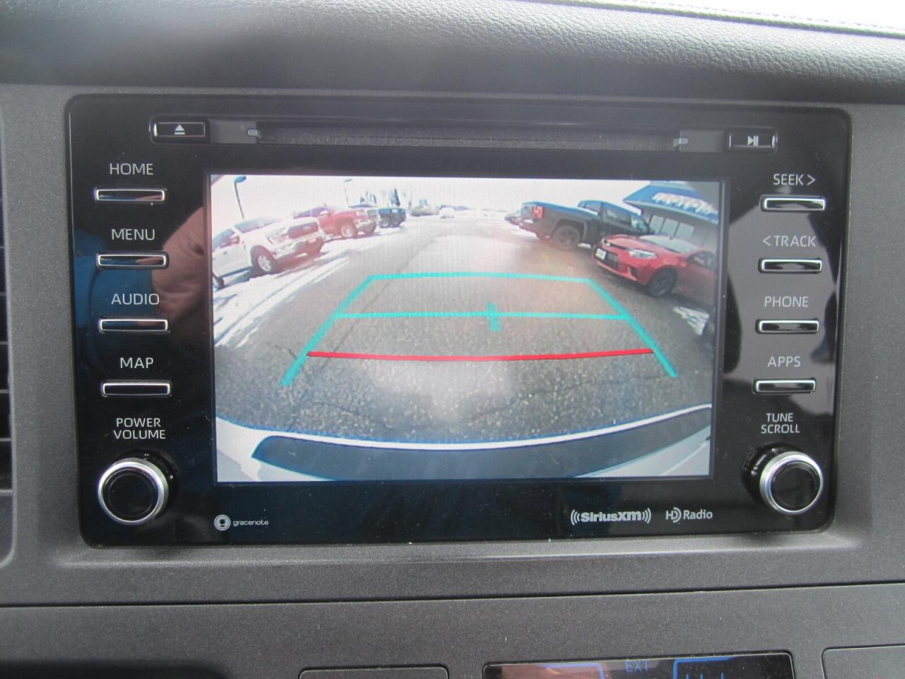 2018 Toyota Sienna SE 8-Passenger FWD 1 OWNER NO ACCIDENTS Photo