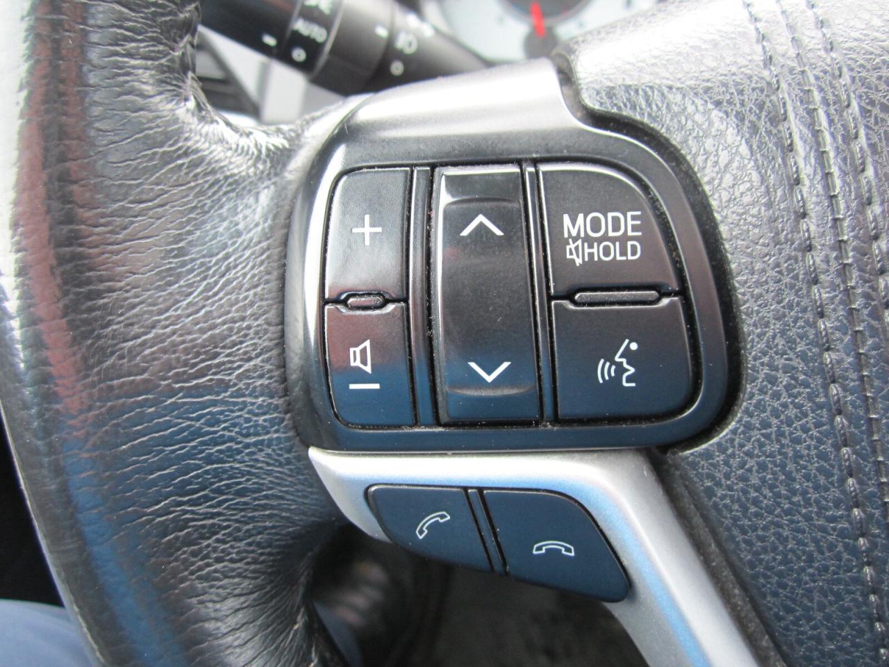 2018 Toyota Sienna SE 8-Passenger FWD 1 OWNER NO ACCIDENTS Photo