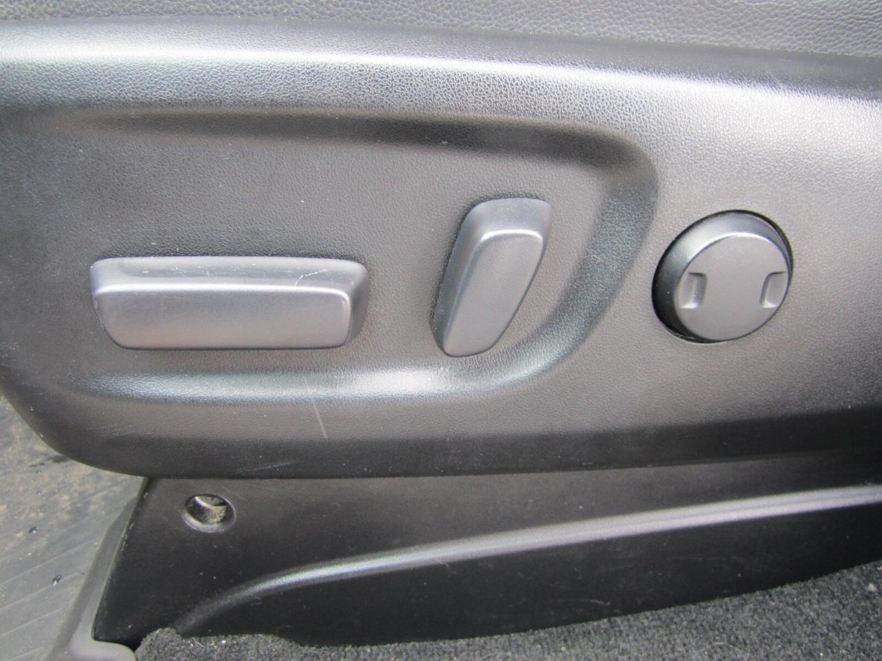 2018 Toyota Sienna SE 8-Passenger FWD 1 OWNER NO ACCIDENTS Photo