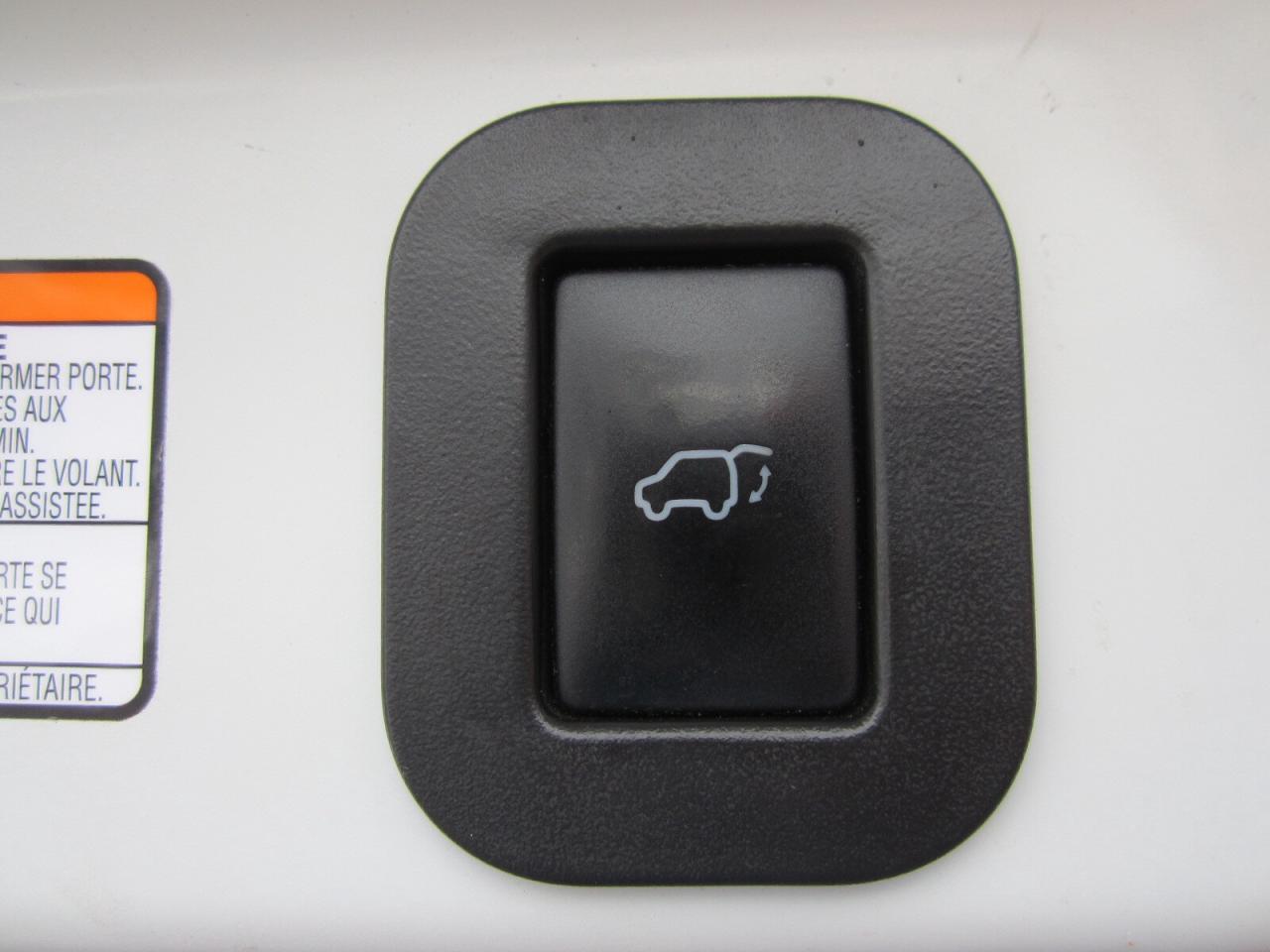 2018 Toyota Sienna SE 8-Passenger FWD 1 OWNER NO ACCIDENTS Photo