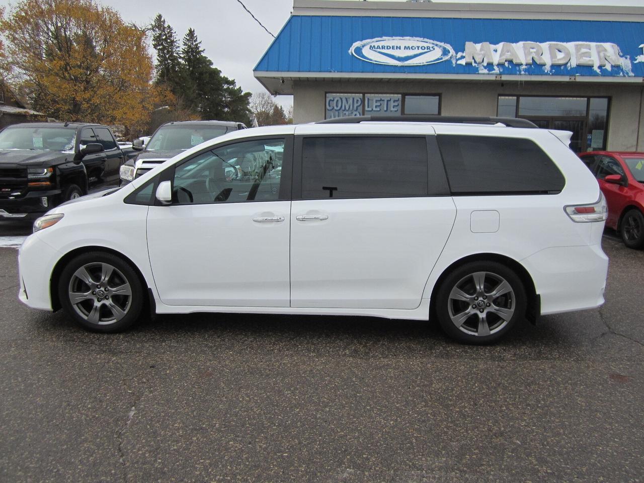 2018 Toyota Sienna SE 8-Passenger FWD 1 OWNER NO ACCIDENTS Photo