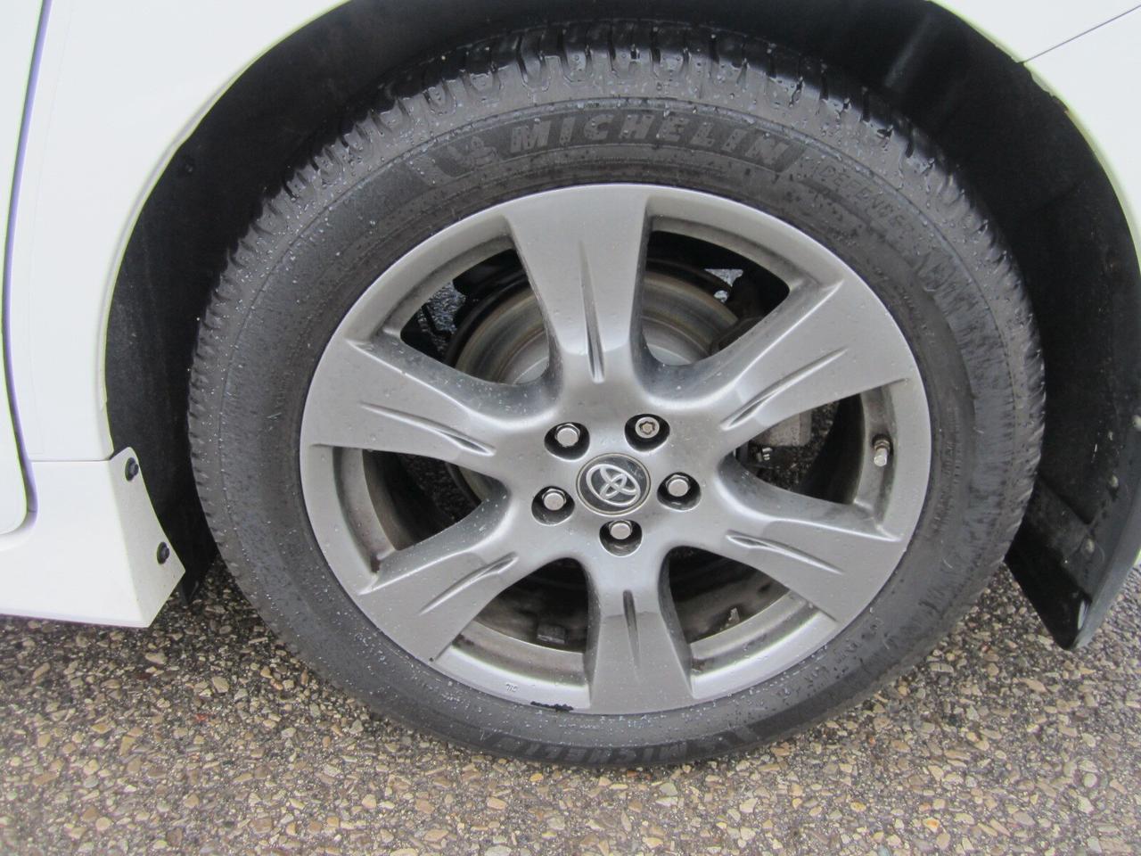 2018 Toyota Sienna SE 8-Passenger FWD 1 OWNER NO ACCIDENTS Photo