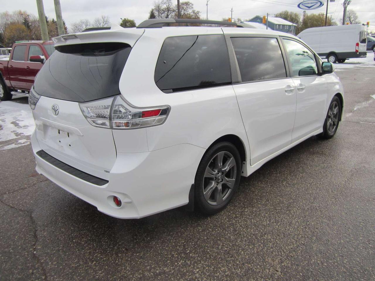2018 Toyota Sienna SE NO ACCIDENTS! 1 PRICE ONLY! NO SAFETY FEES! Photo