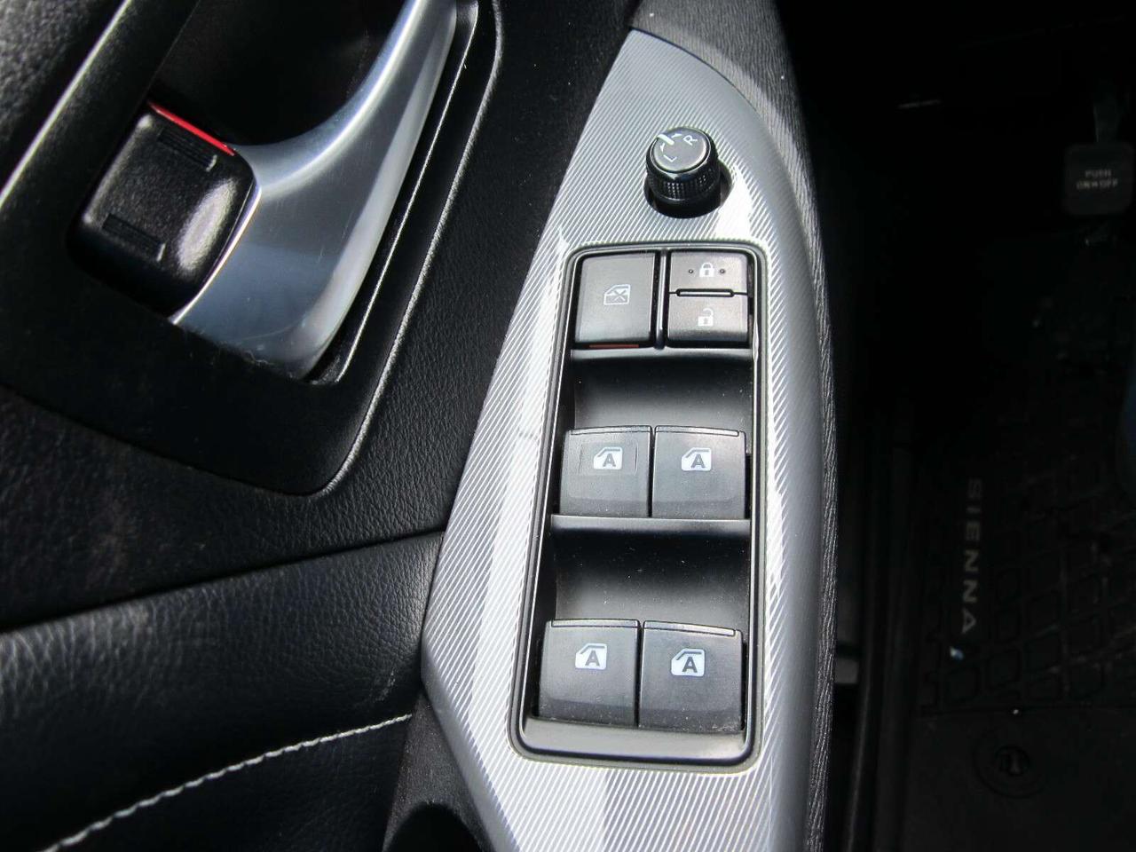 2018 Toyota Sienna SE NO ACCIDENTS! 1 PRICE ONLY! NO SAFETY FEES! Photo