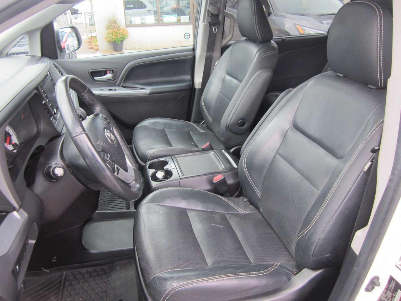 2018 Toyota Sienna SE NO ACCIDENTS! 1 PRICE ONLY! NO SAFETY FEES! Photo