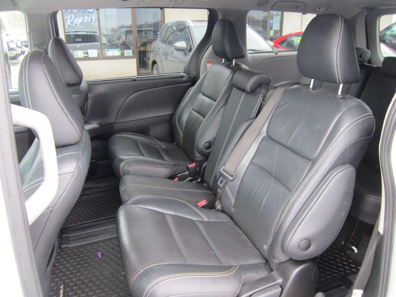2018 Toyota Sienna SE NO ACCIDENTS! 1 PRICE ONLY! NO SAFETY FEES! Photo