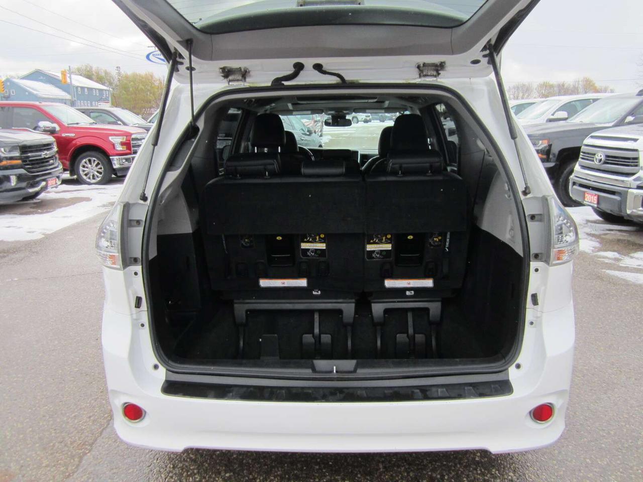 2018 Toyota Sienna SE NO ACCIDENTS! 1 PRICE ONLY! NO SAFETY FEES! Photo