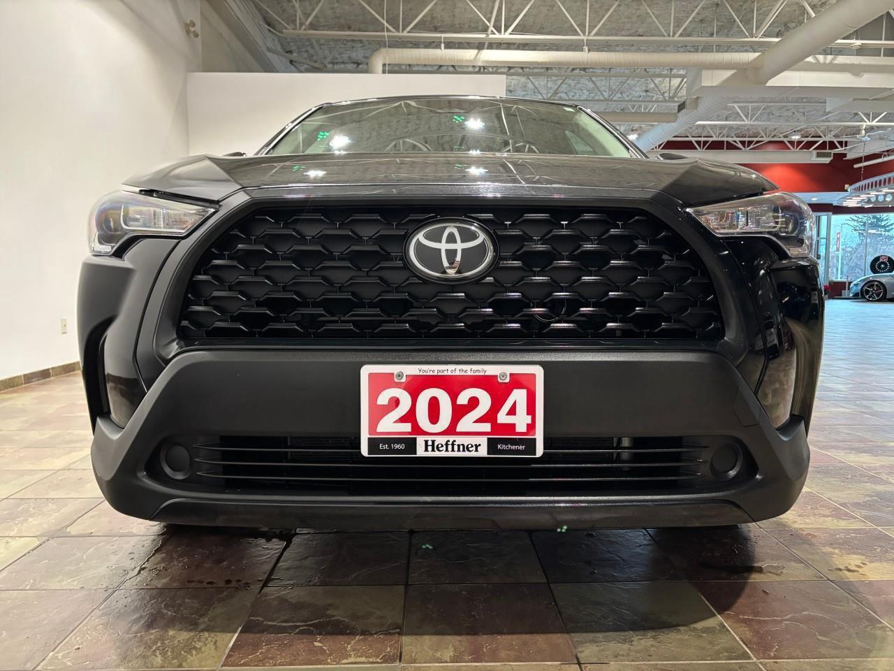 2024 Toyota Corolla Cross LE Photo3