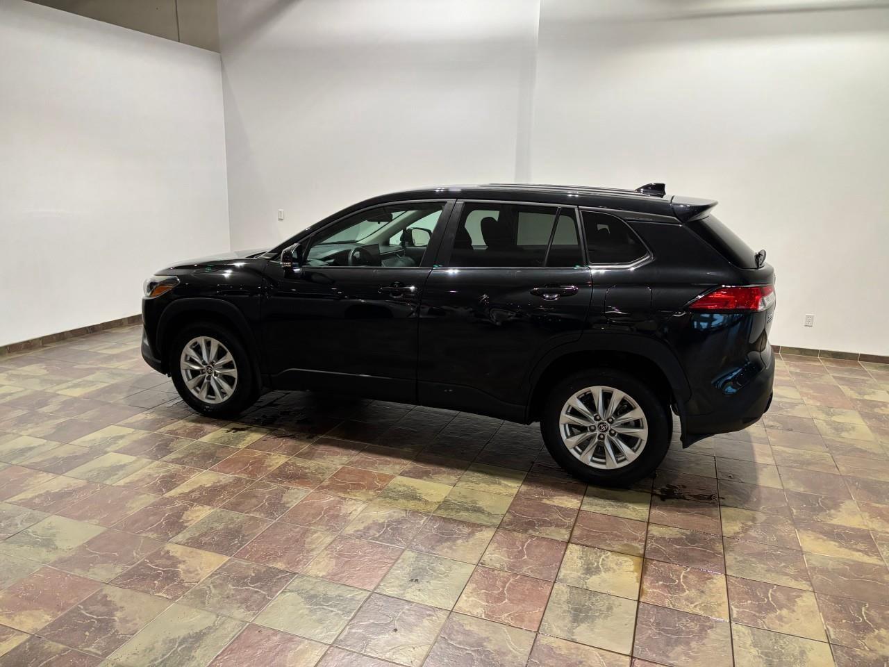 2024 Toyota Corolla Cross LE Photo