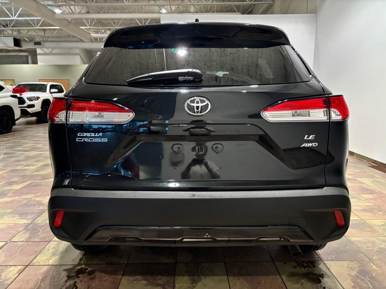 2024 Toyota Corolla Cross LE Photo