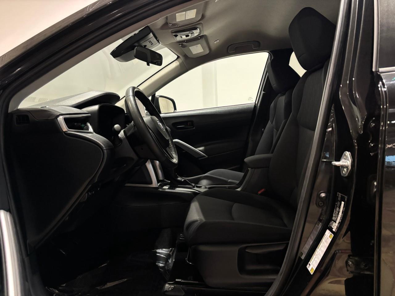 2024 Toyota Corolla Cross LE Photo