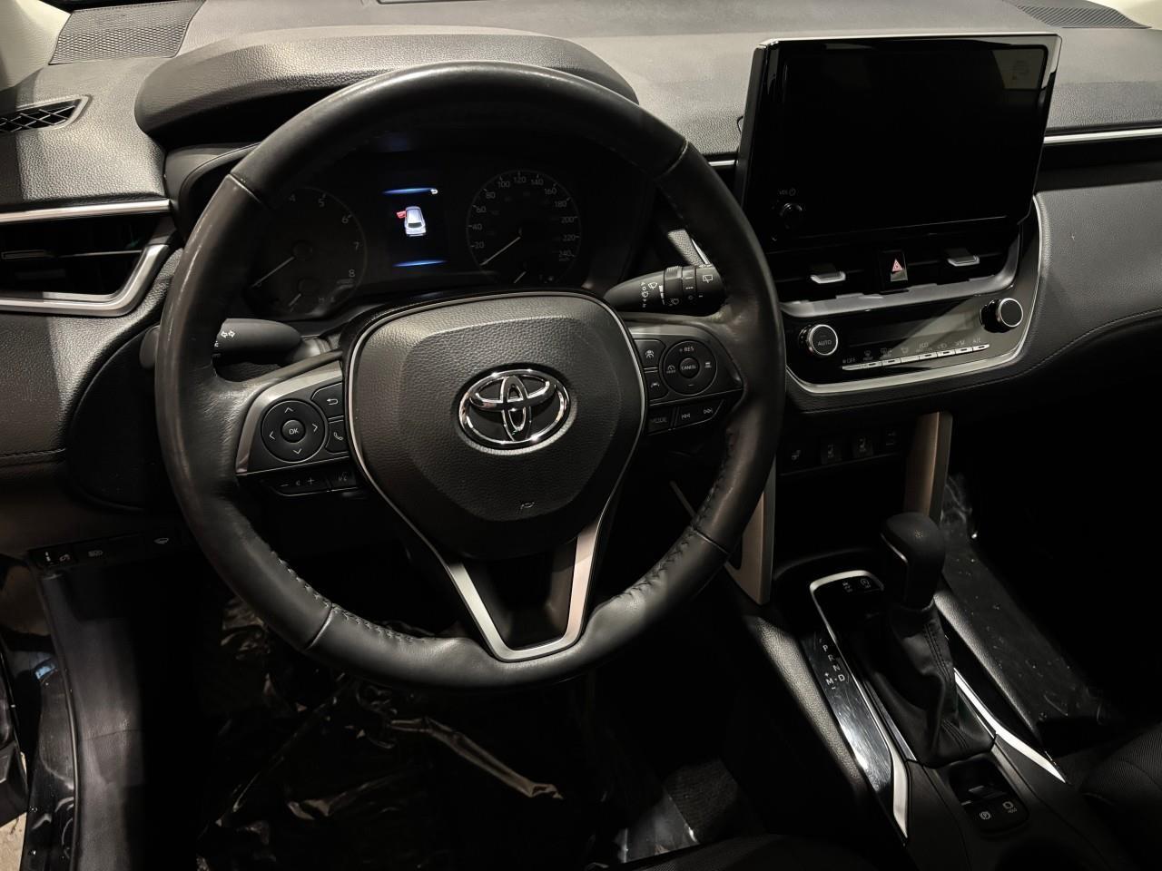 2024 Toyota Corolla Cross LE Photo