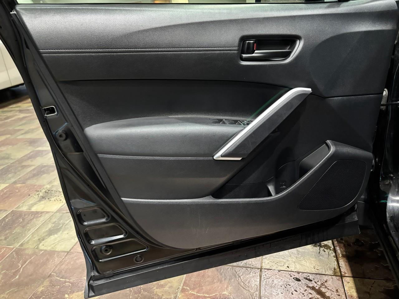 2024 Toyota Corolla Cross LE Photo