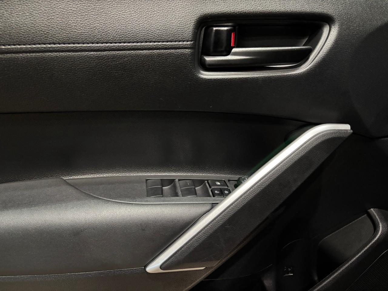 2024 Toyota Corolla Cross LE Photo