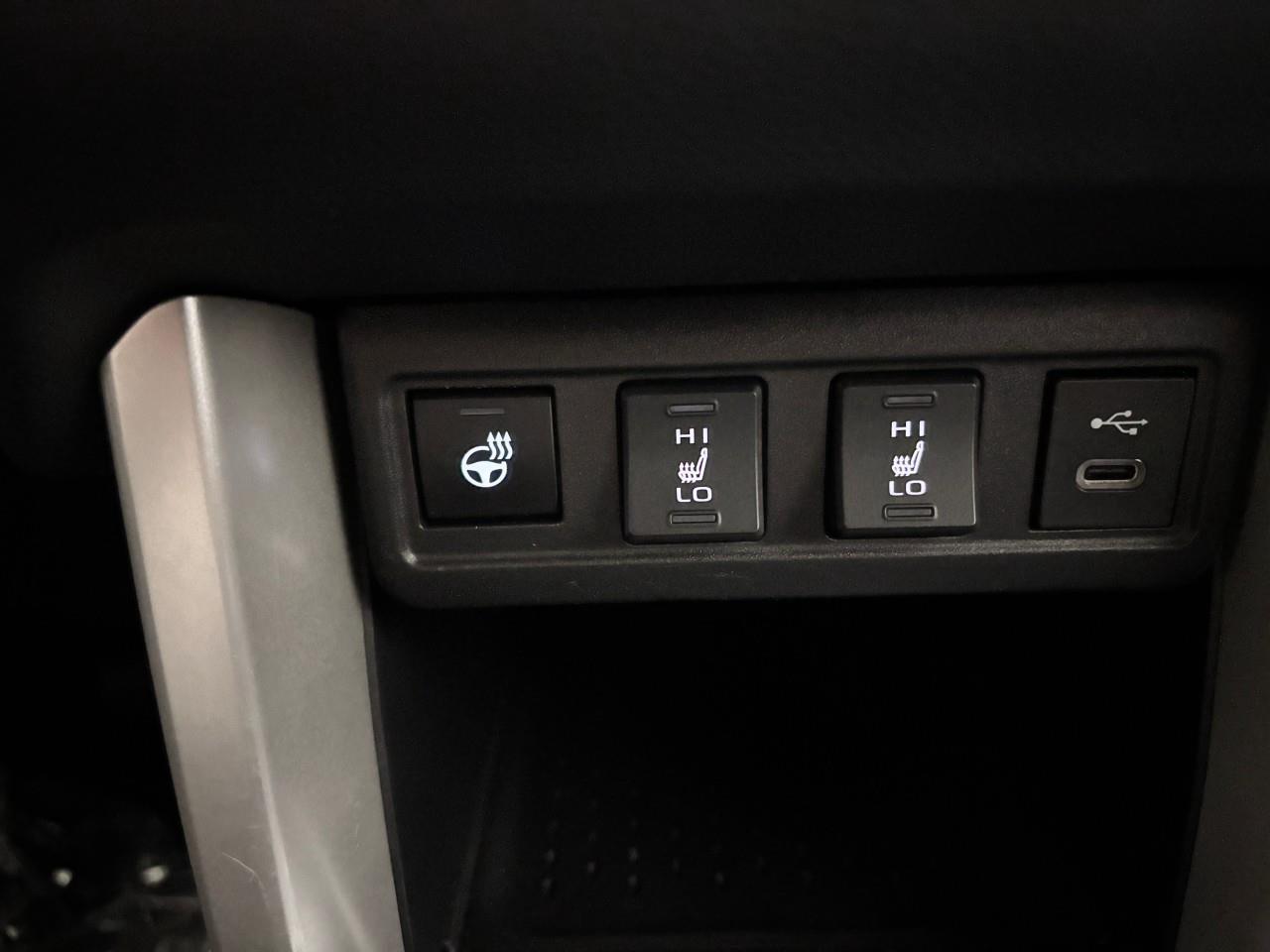 2024 Toyota Corolla Cross LE Photo