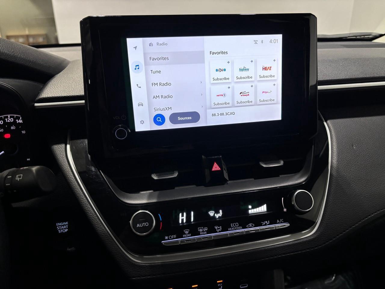 2024 Toyota Corolla Cross LE Photo