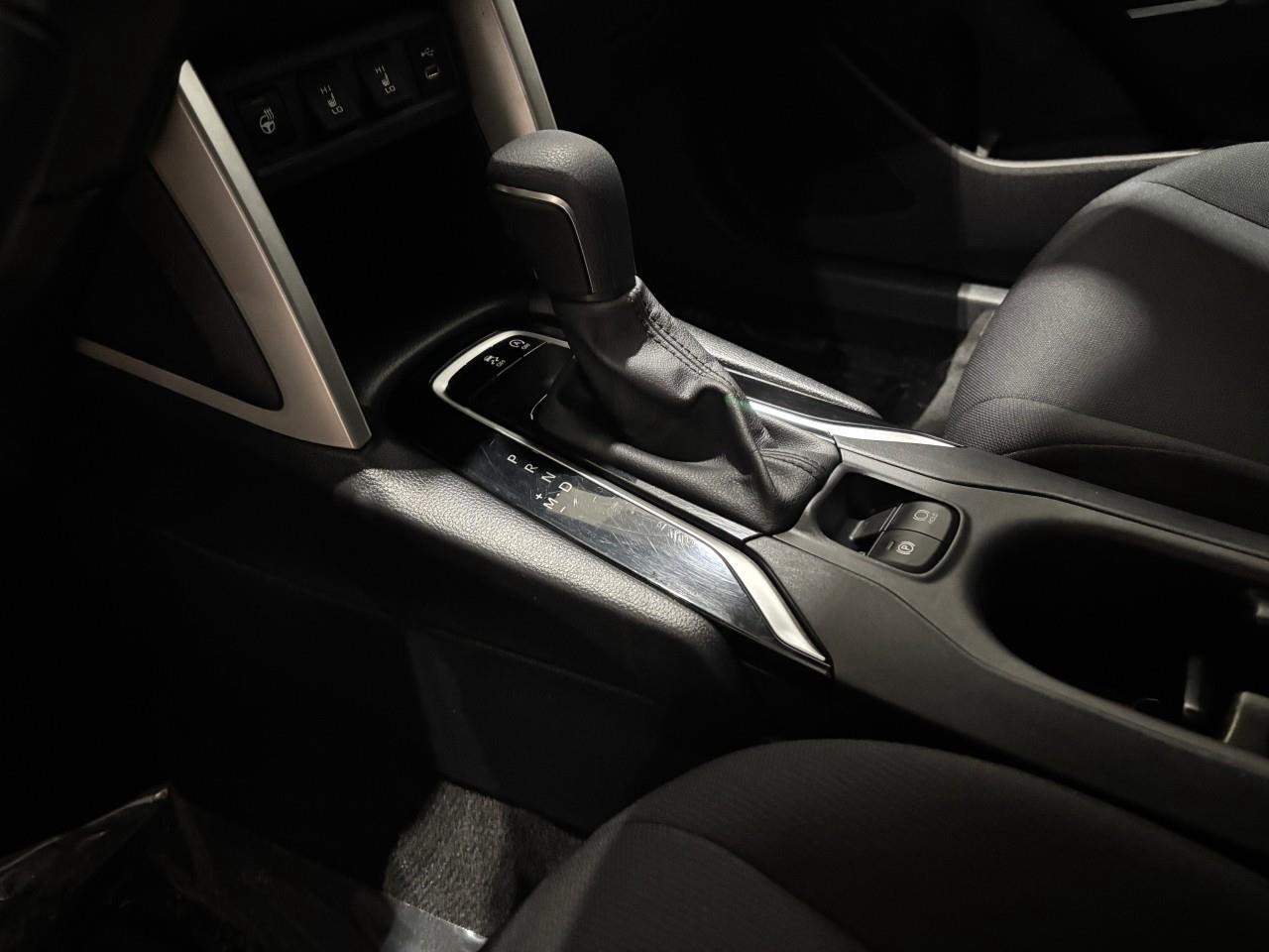 2024 Toyota Corolla Cross LE Photo