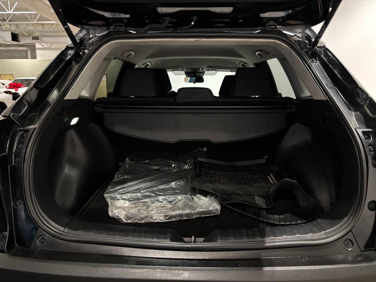 2024 Toyota Corolla Cross LE Photo