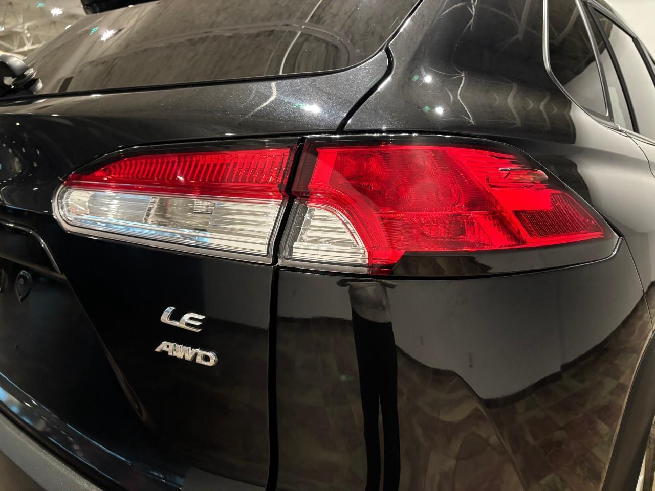 2024 Toyota Corolla Cross LE Photo