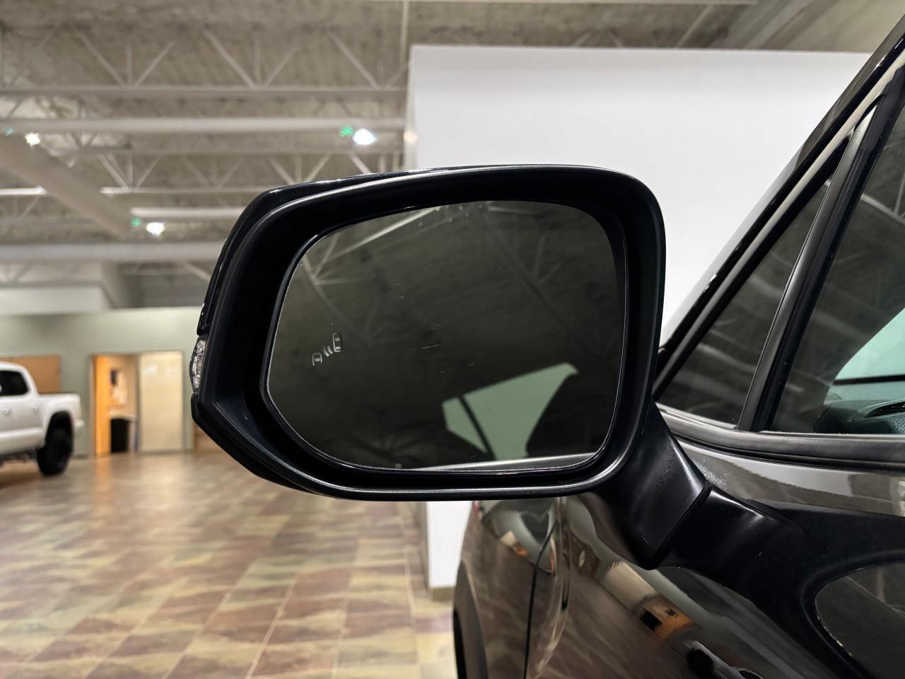 2024 Toyota Corolla Cross LE Photo