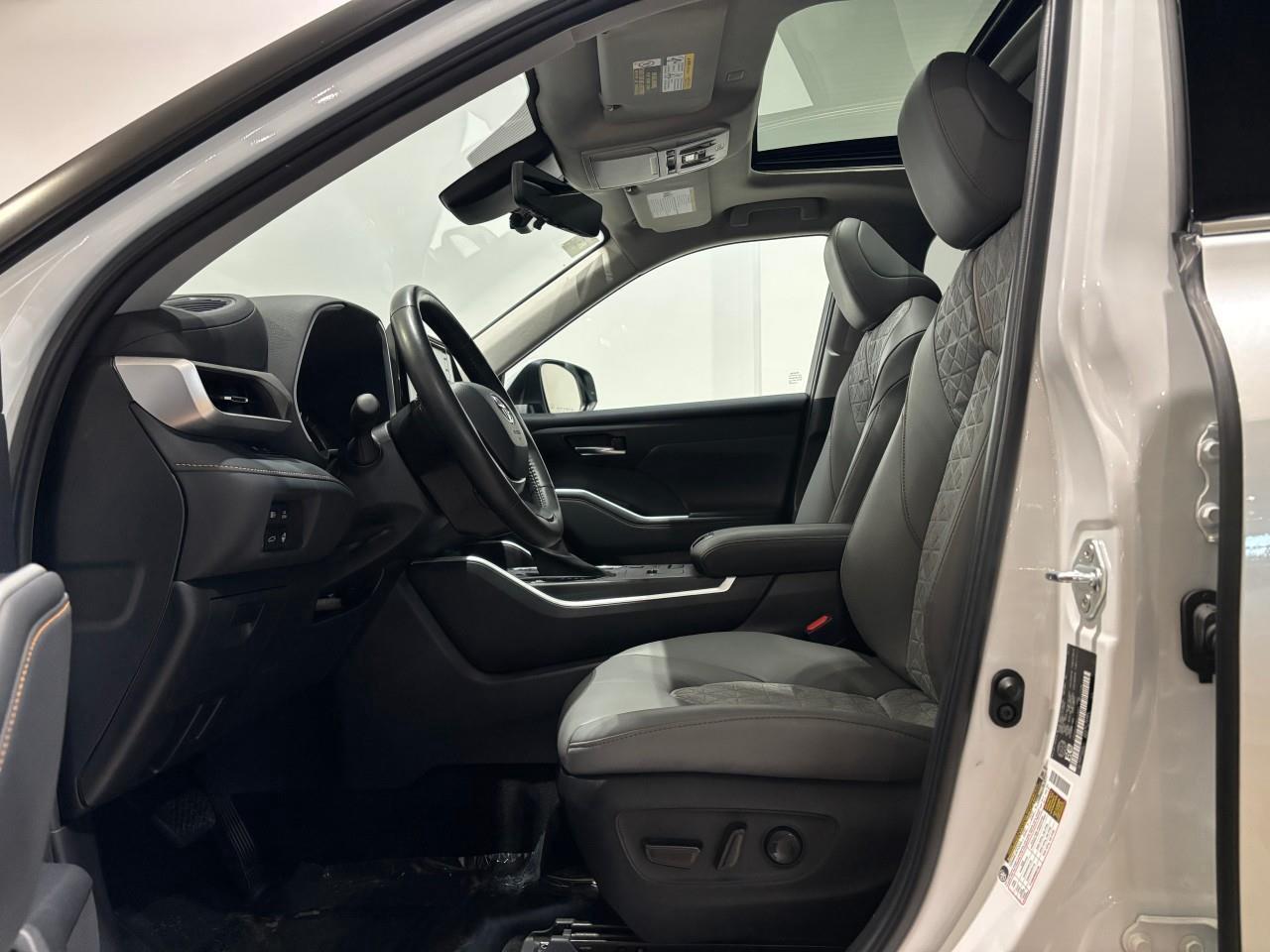 2022 Toyota Highlander Hybrid XLE Photo