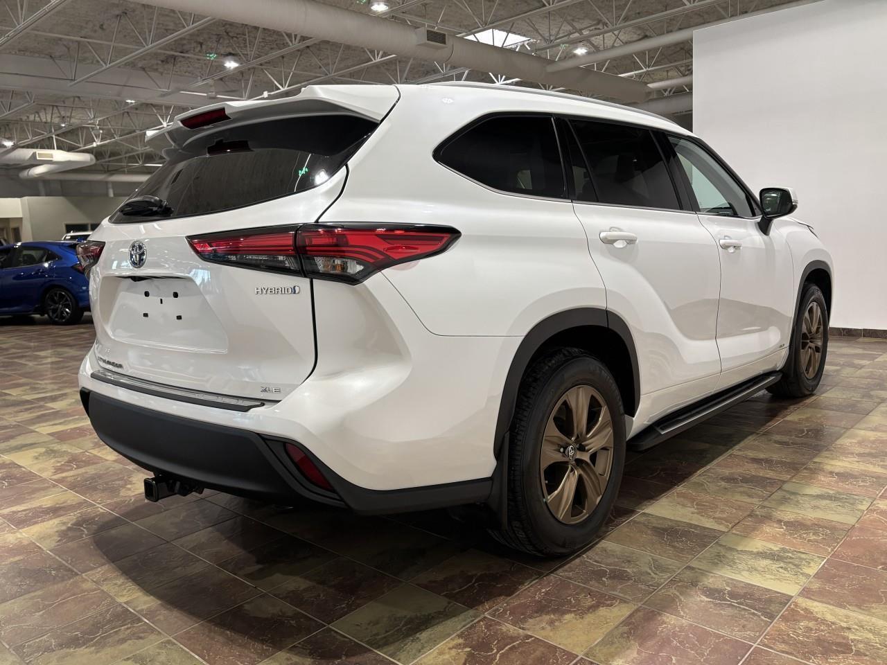 2022 Toyota Highlander Hybrid XLE Photo