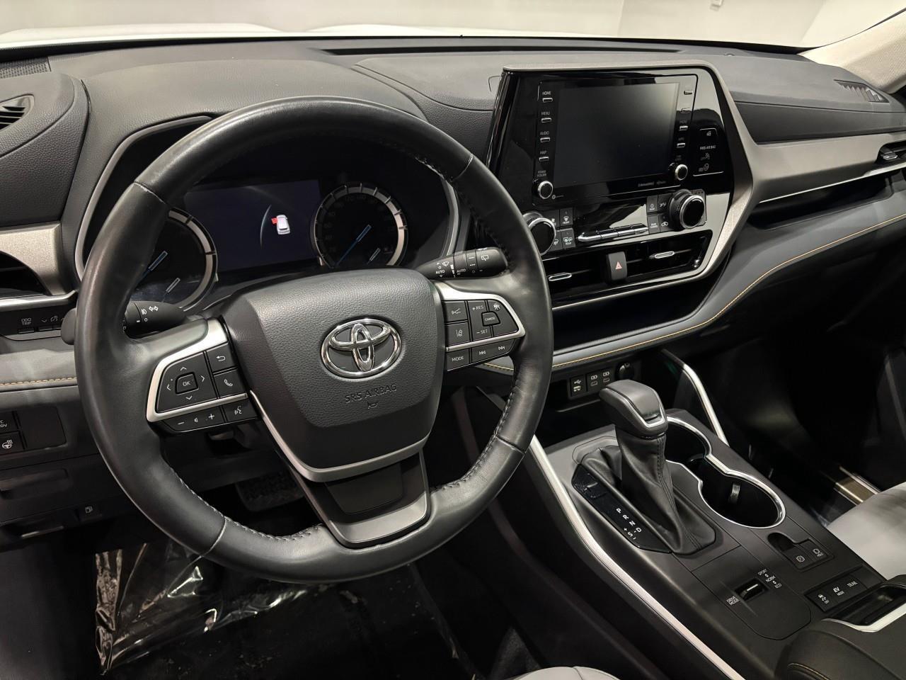 2022 Toyota Highlander Hybrid XLE Photo