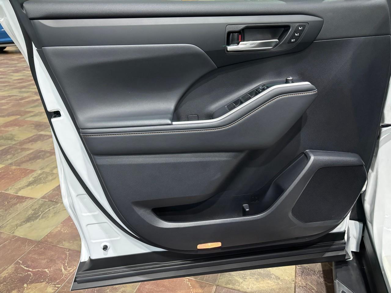 2022 Toyota Highlander Hybrid XLE Photo