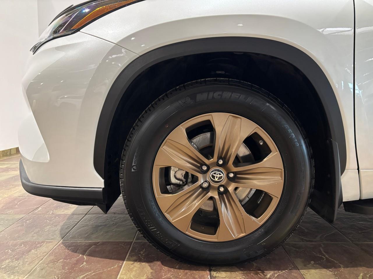 2022 Toyota Highlander Hybrid XLE Photo