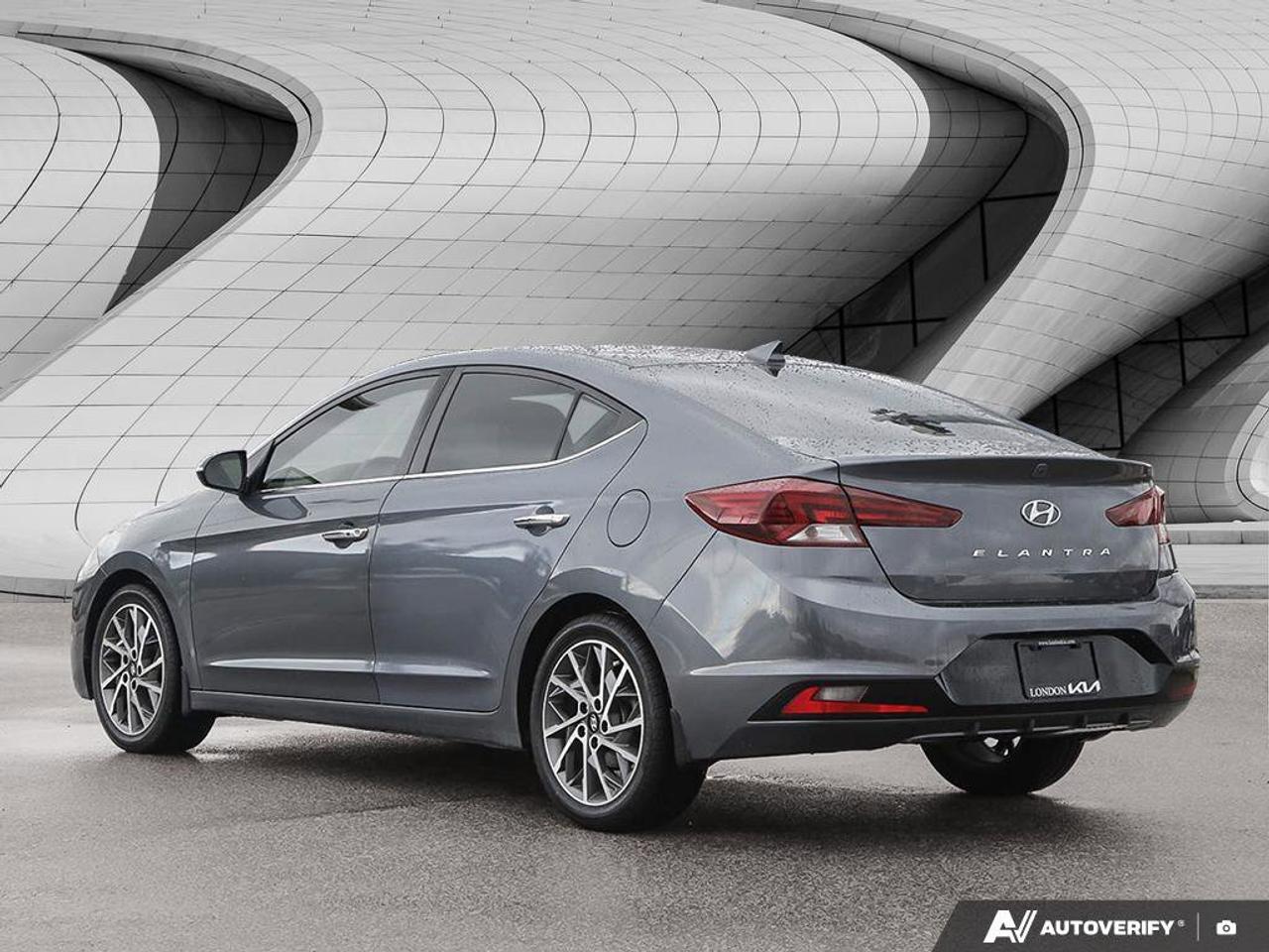 2020 Hyundai Elantra Luxury Photo