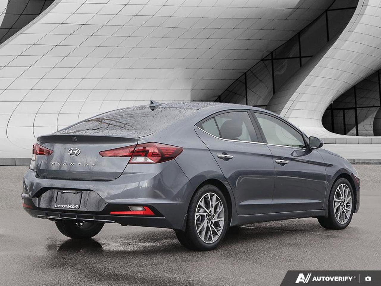 2020 Hyundai Elantra Luxury Photo
