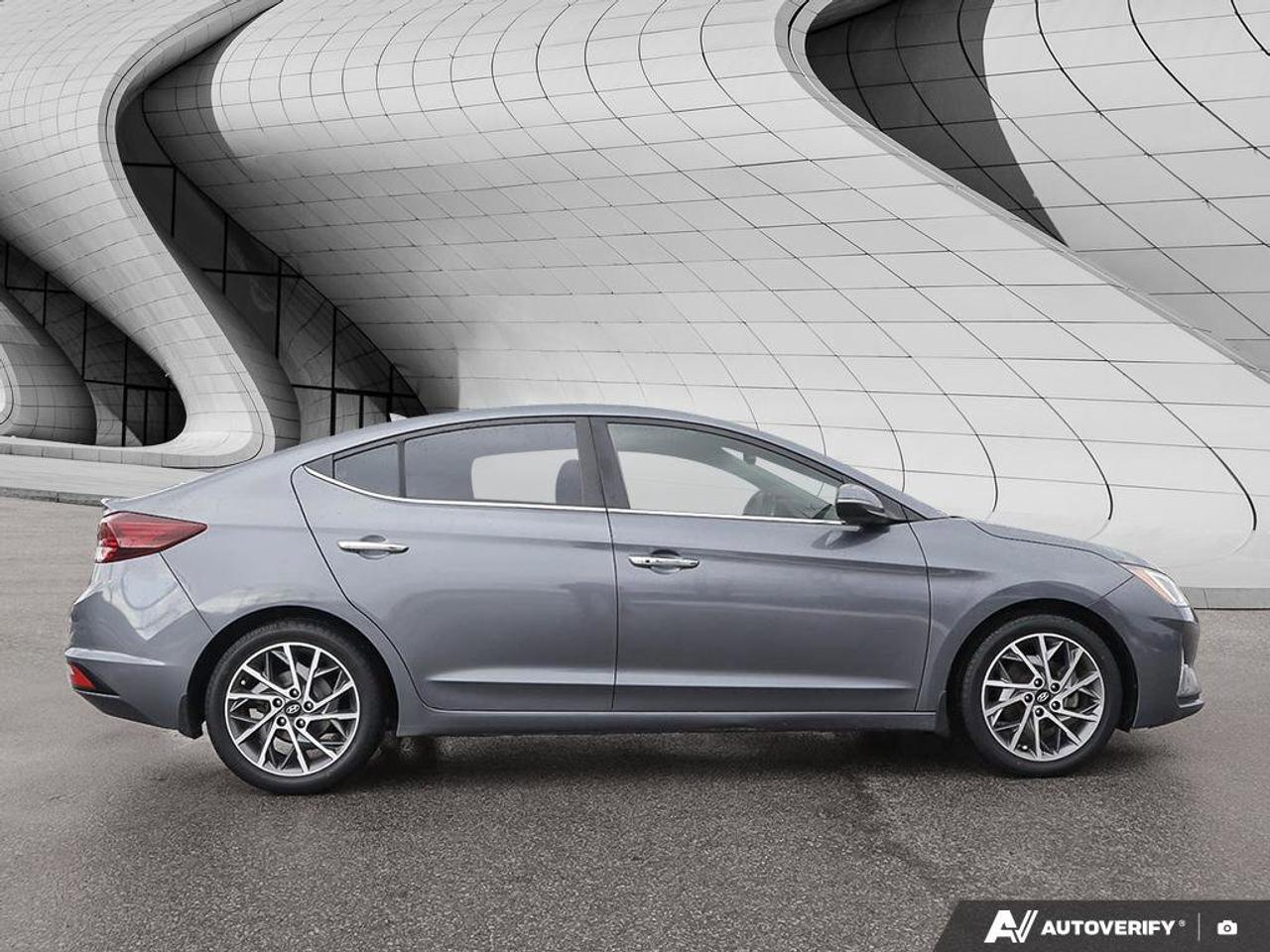 2020 Hyundai Elantra Luxury Photo